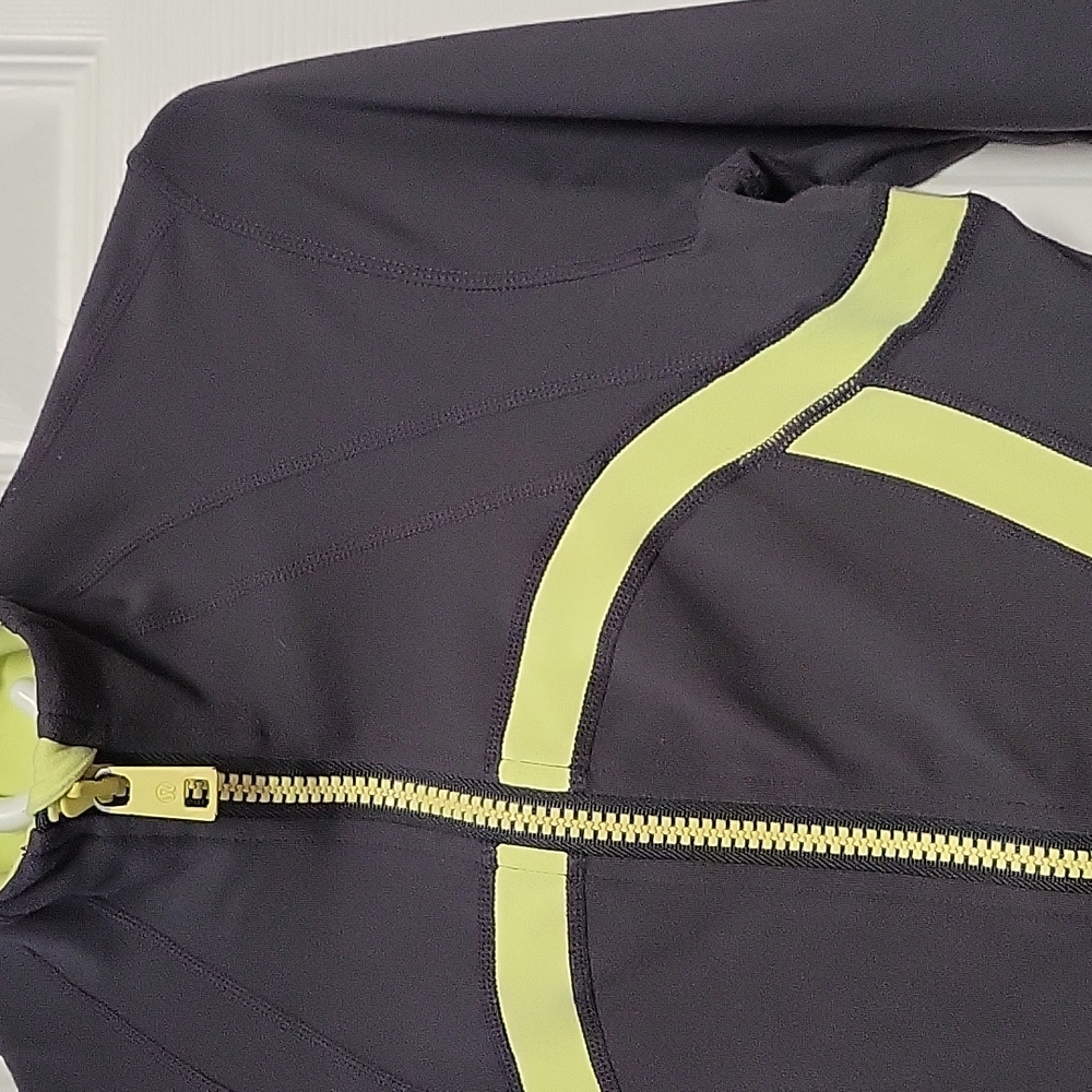 LULULEMON JACKET - Picture 5 of 12